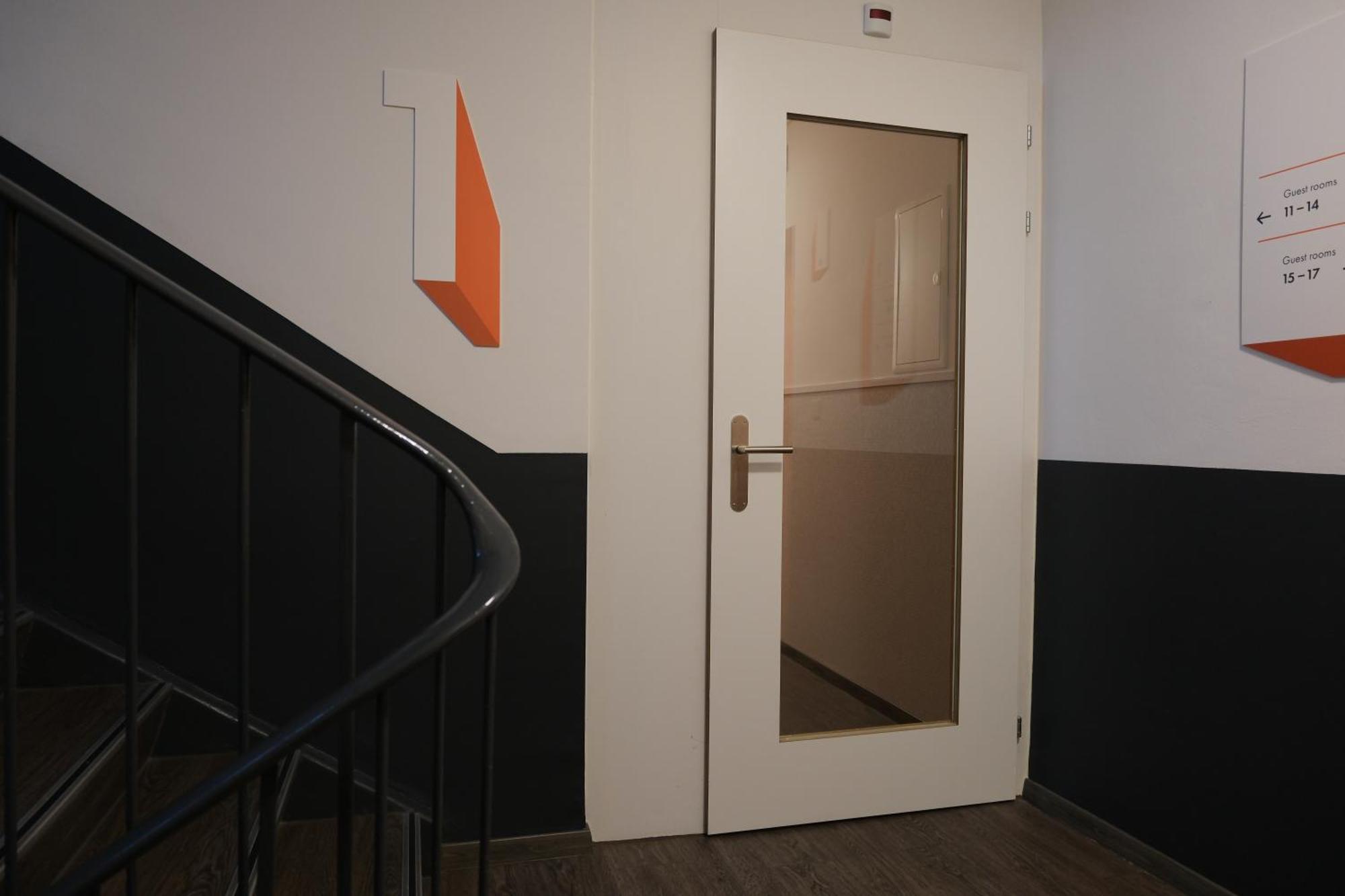 Easyhotel Zuerich Main Station Exterior foto