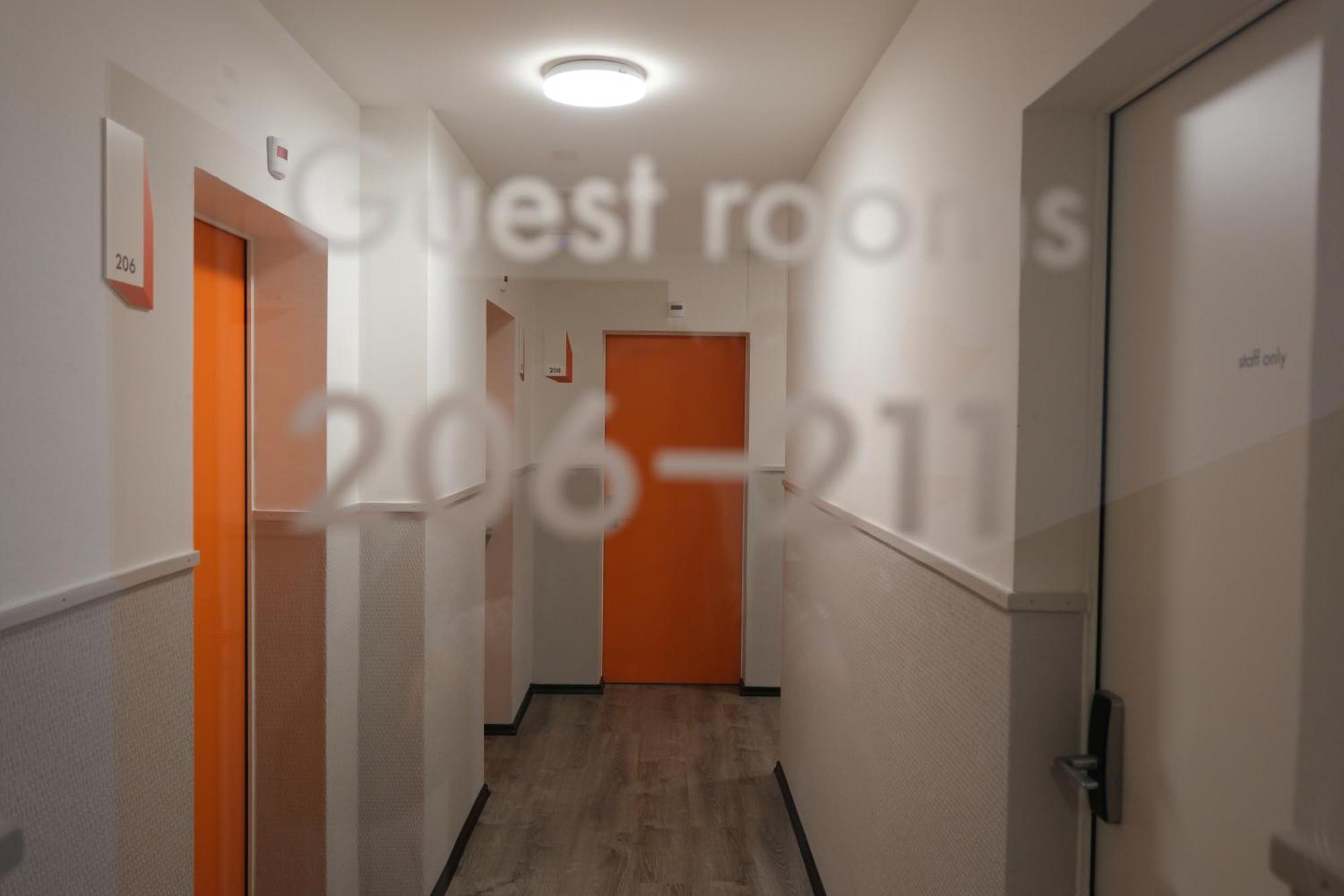 Easyhotel Zuerich Main Station Exterior foto