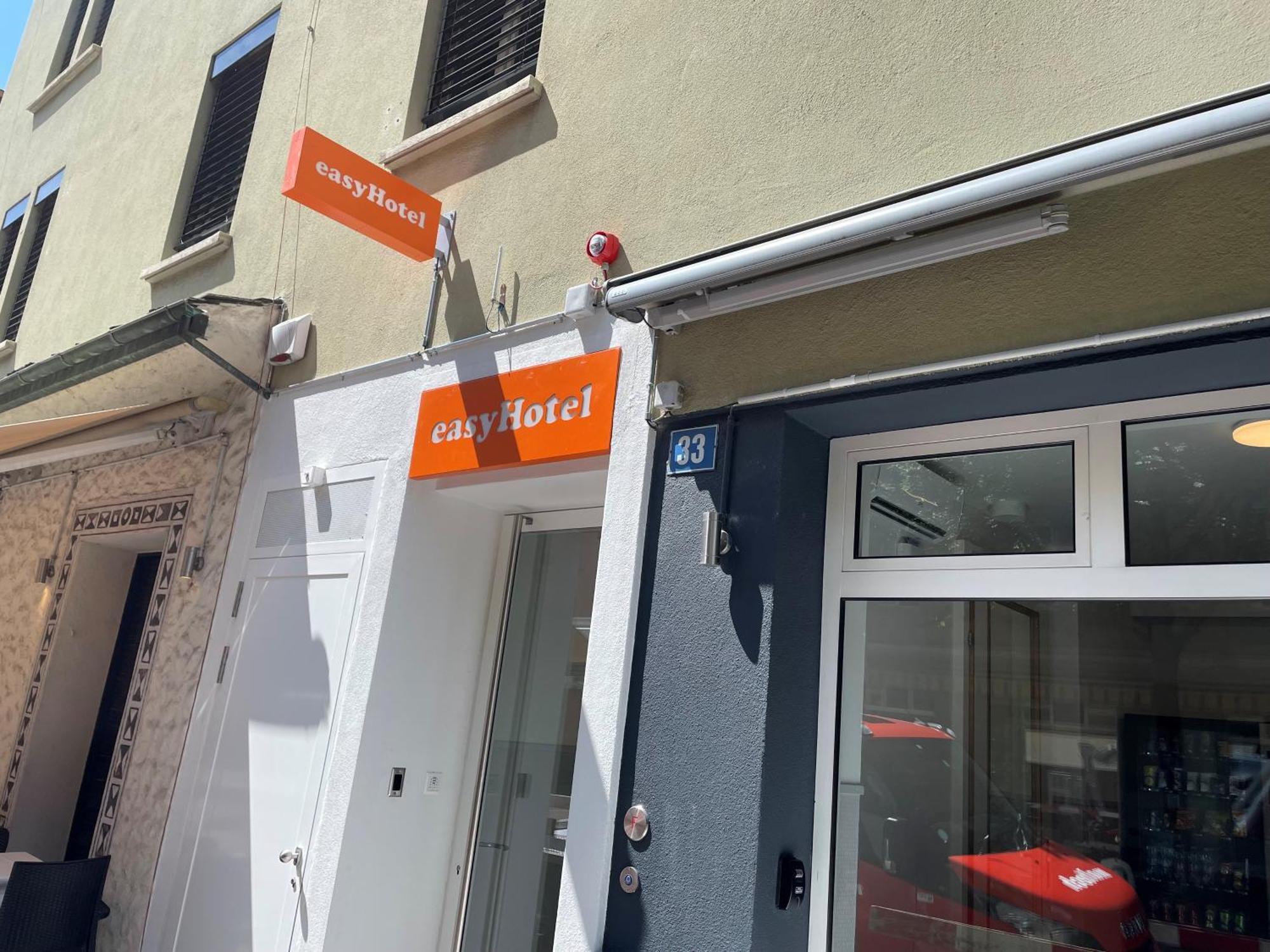 Easyhotel Zuerich Main Station Exterior foto