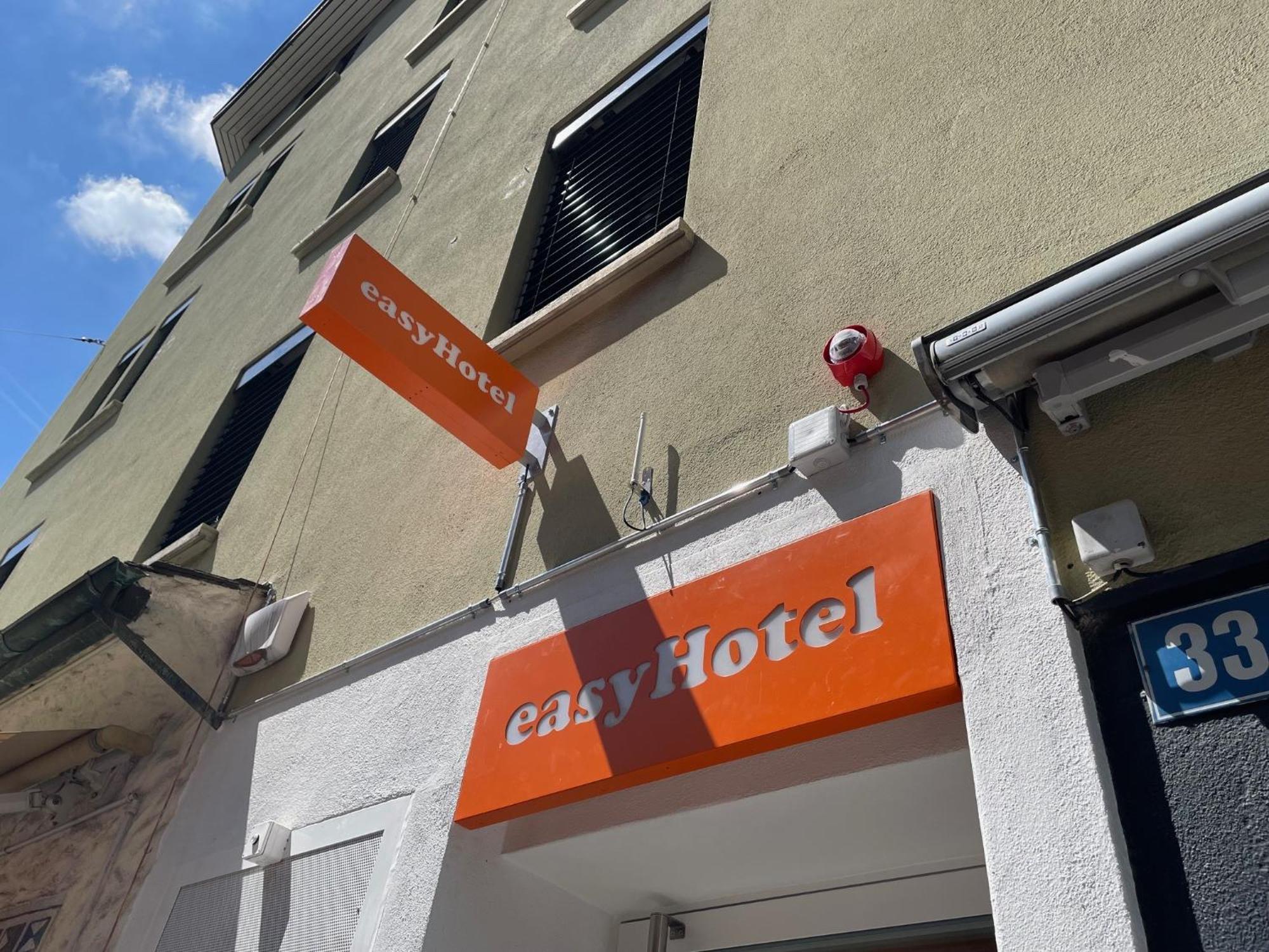 Easyhotel Zuerich Main Station Exterior foto