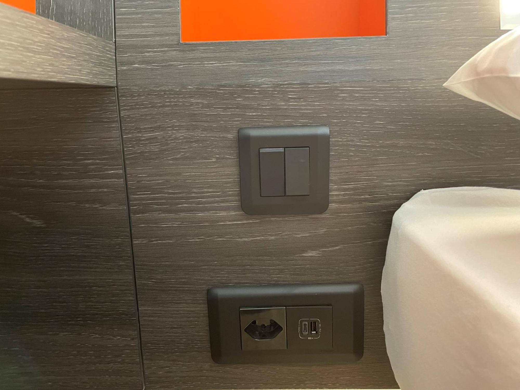 Easyhotel Zuerich Main Station Zimmer foto